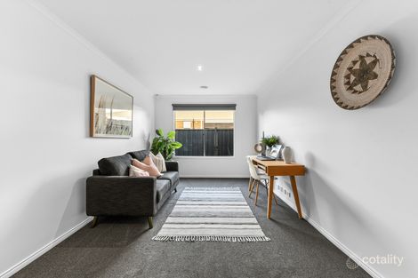 Property photo of 12 Parkvista Place Berwick VIC 3806