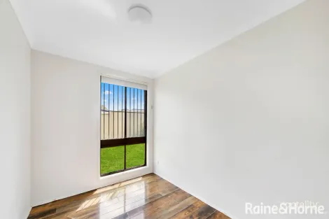 Property photo of 9 Jessica Place Rosemeadow NSW 2560
