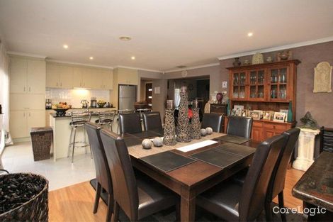Property photo of 23 Sovereign Manors Crescent Rowville VIC 3178