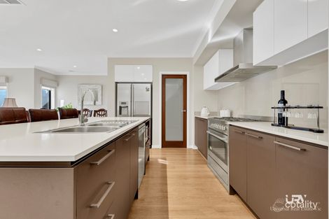 66 Loudon Cct, Craigieburn, VIC 3064