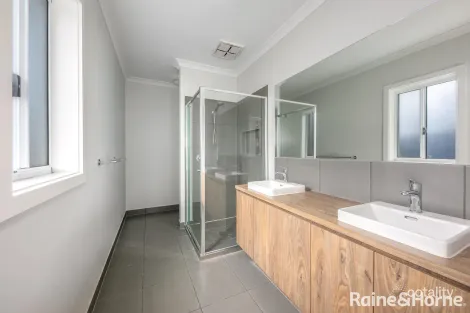 Property photo of 28 Lidderdale Drive Gisborne VIC 3437