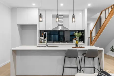 2/3 Lord St, Doncaster East, VIC 3109