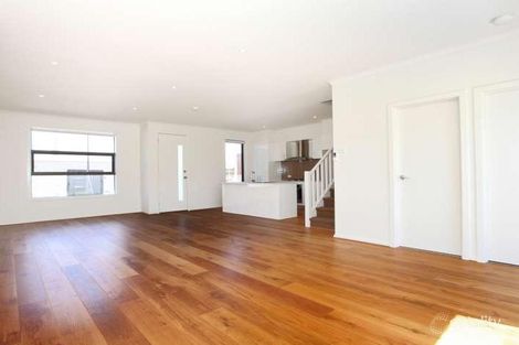 Property photo of 26 Grattan Cove Craigieburn VIC 3064