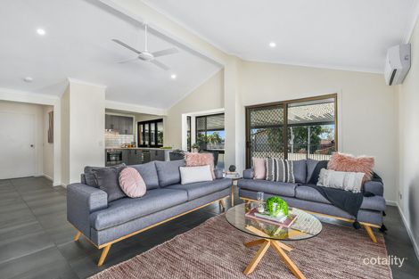 Property photo of 31 Armidale Crescent Helensvale QLD 4212