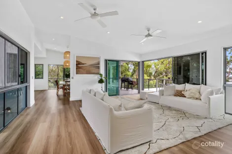 Property photo of 31 Summerhill Court Mudgeeraba QLD 4213