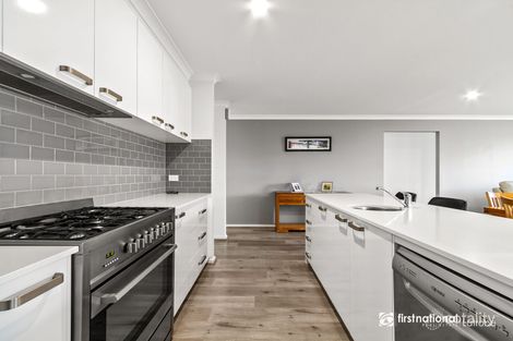 Property photo of 2 Blanck Grove Traralgon VIC 3844