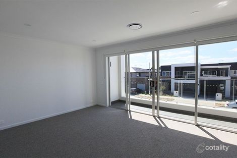 Property photo of 28 Mirbelia Street Denham Court NSW 2565