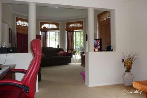 Property photo of 42 Lakeshore Drive Helensvale QLD 4212