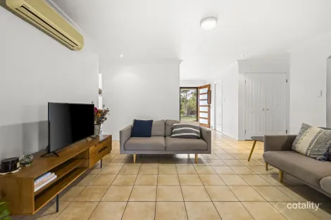 Property photo of 1 Lindan Court Cabarlah QLD 4352
