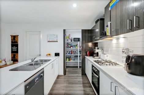 Property photo of 2 Spaniel Lane Pakenham VIC 3810