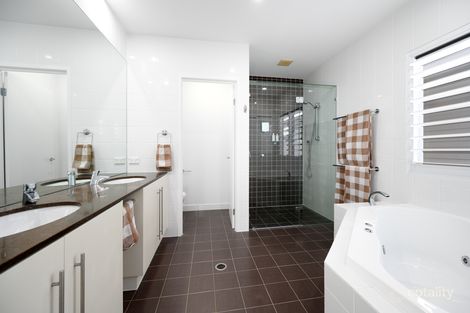 Property photo of 2/5 Muscovey Avenue Paradise Point QLD 4216