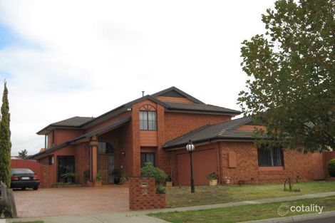 37 Royal Cres, Hillside, VIC 3037