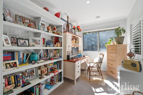 Property photo of 16 Shiraz Crescent Point Cook VIC 3030