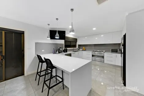 Property photo of 12 El Golea Mews Keilor Downs VIC 3038