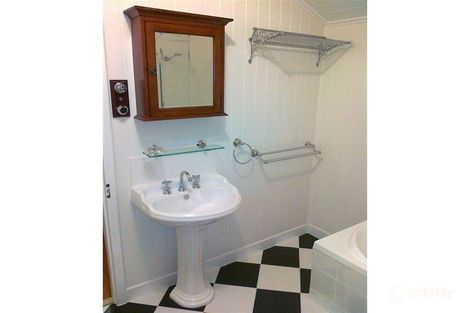Property photo of 35 Haylock Street Wynnum QLD 4178