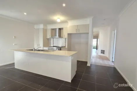 Property photo of 30 Equine Circuit Melton South VIC 3338
