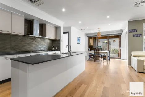 Property photo of 4 Belmont Court Taylors Hill VIC 3037