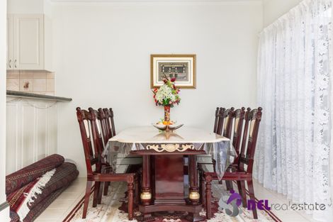 Property photo of 2/13 Erica Close Endeavour Hills VIC 3802