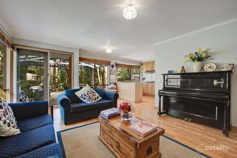Property photo of 17 Balmoral Circuit Eltham VIC 3095