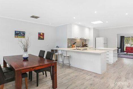 Property photo of 15 Pearcey Grove Pascoe Vale VIC 3044