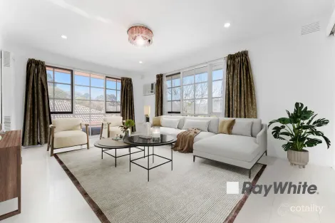Property photo of 175 James Cook Drive Endeavour Hills VIC 3802