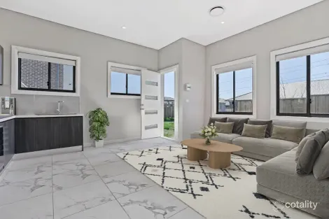 121b Dransfield Dr, Oran Park, NSW 2570