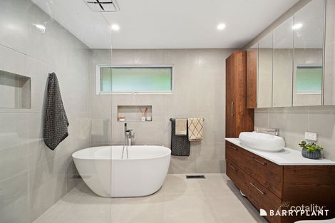 Property photo of 17 Parry Drive Mooroolbark VIC 3138