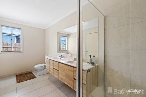 Property photo of 4 Weebar Road Drouin VIC 3818