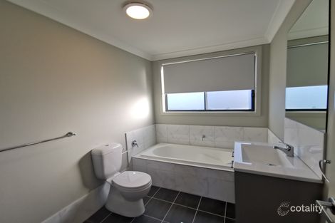 Property photo of 40 Cunningham Crescent Bardia NSW 2565