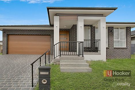 8 Longhurst St, Oran Park, NSW 2570