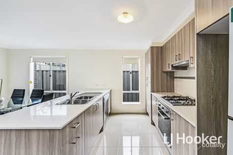 Property photo of 36 Renlik Circuit Cranbourne North VIC 3977