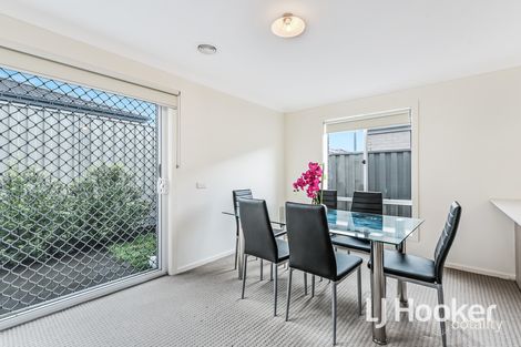 Property photo of 36 Renlik Circuit Cranbourne North VIC 3977
