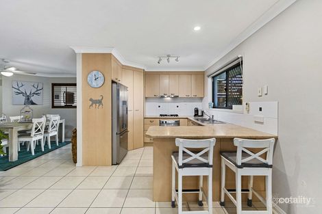 Property photo of 16 Surrey Court Kawungan QLD 4655