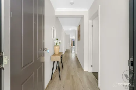 Property photo of 31 Direction Drive Tarneit VIC 3029