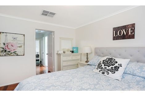 Property photo of 3 Howson Close Endeavour Hills VIC 3802