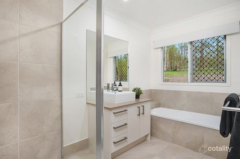 42 Woodtop Ct, Ferny Hills, QLD 4055