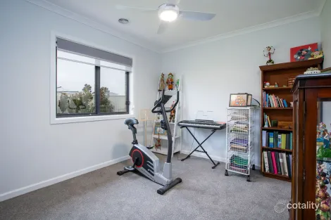 Property photo of 10 Jackeroo Circuit Thurgoona NSW 2640