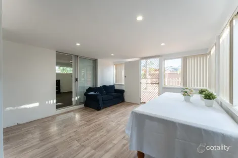 Property photo of 28 Chateau Crescent St Clair NSW 2759