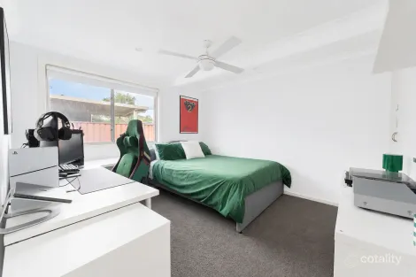 Property photo of 28 Chateau Crescent St Clair NSW 2759