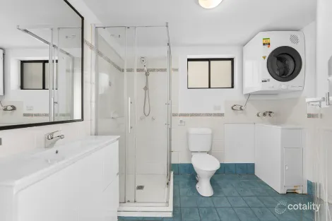 Property photo of 17/10-12 Bath Street Labrador QLD 4215