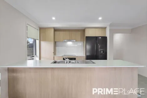 Property photo of 3 Castle Way Flinders View QLD 4305