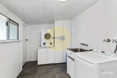 Property photo of 137 Hackett Terrace Richmond Hill QLD 4820