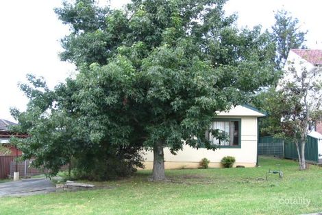 13 Burrell Cres, Dapto, NSW 2530