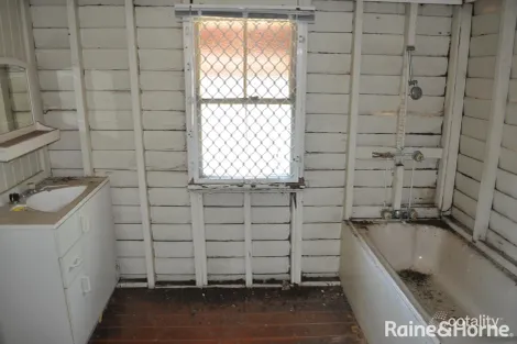 Property photo of 169 Auckland Gladstone Central QLD 4680