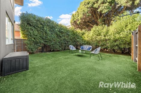 1/4 Kokaribb Rd, Carnegie, VIC 3163