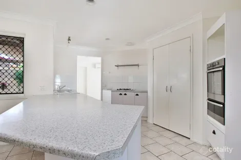 Property photo of 4 Ballandean Close Forest Lake QLD 4078
