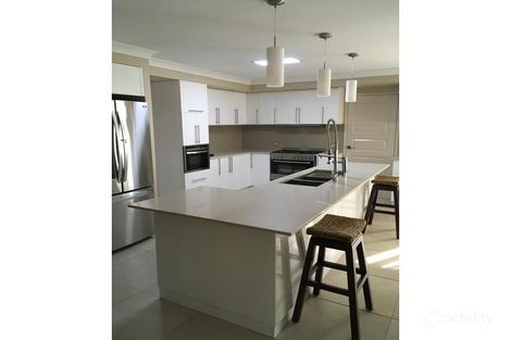 Property photo of 32 Leesmore Court Deebing Heights QLD 4306