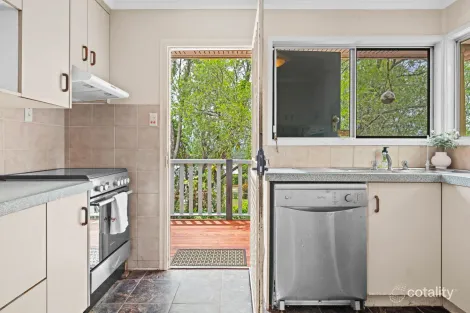 Property photo of 9 Dawn Parade Riverview QLD 4303