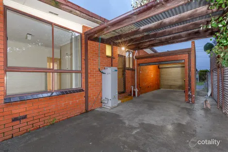 1/2 Conniston St, Wendouree, VIC 3355