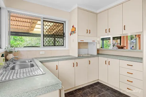 Property photo of 9 Dawn Parade Riverview QLD 4303